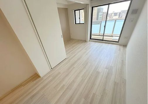 大阪市浪速区桜川１丁目の賃貸マンションの居間・リビング