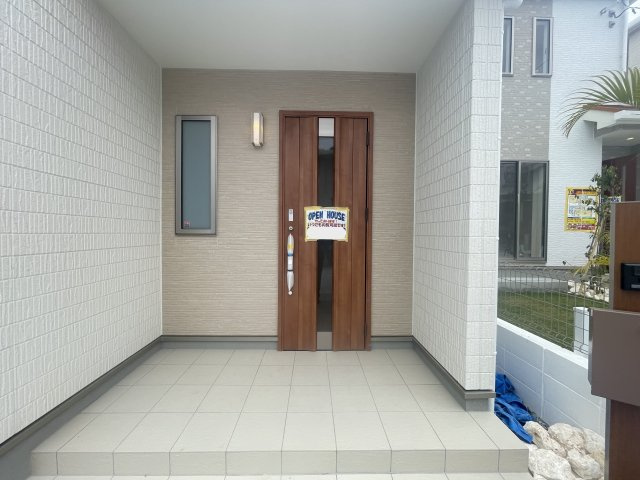 南城市大里仲間（全8棟）C・G・H号棟の玄関|※同仕様写真です