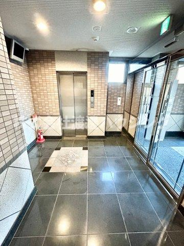 レクシア江坂のエントランス