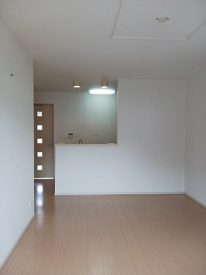 【居間・リビング】 | エテルネルⅠ | こちらの居間で趣味の時間をお楽しみください