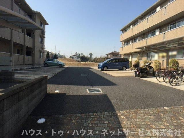グランドゥール　Ⅰの駐車場
