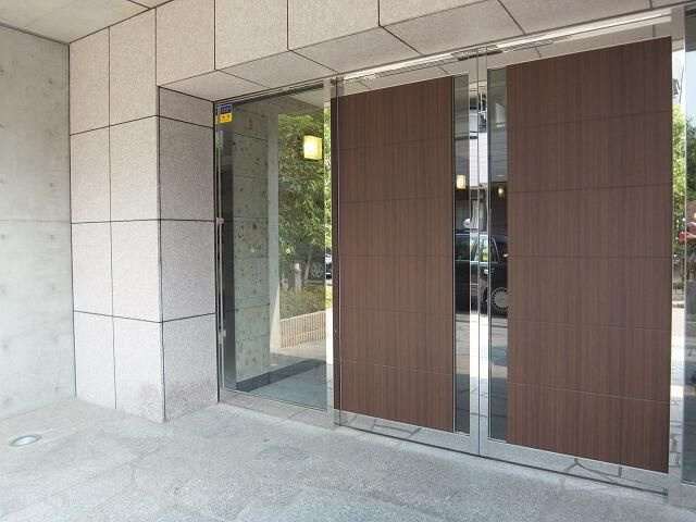 メゾンカルム西新宿のエントランス