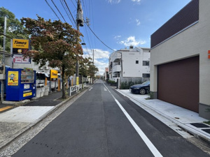【前面道路含む現地写真】