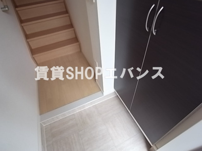 【玄関】 | カーサ　エリザベス | 収納もある玄関です