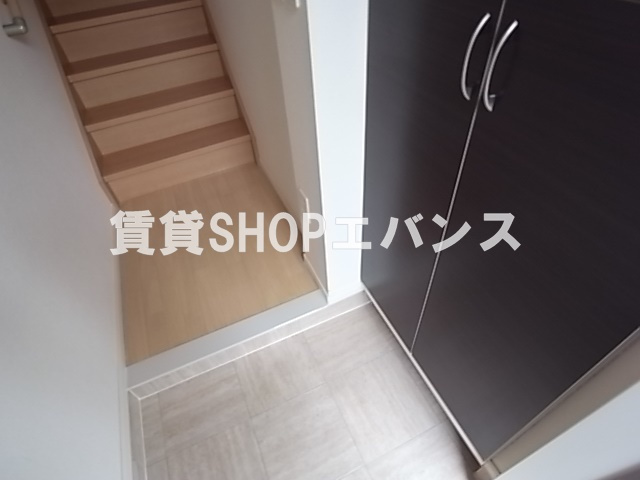 【玄関】 | カーサ　エリザベス | 収納もある玄関です