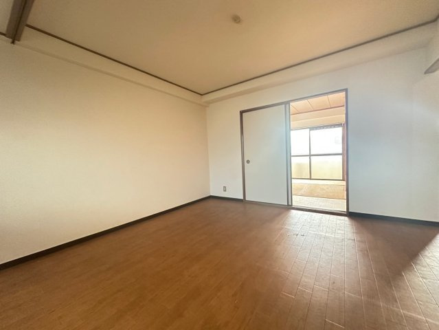 ハイツ奥田の洋室