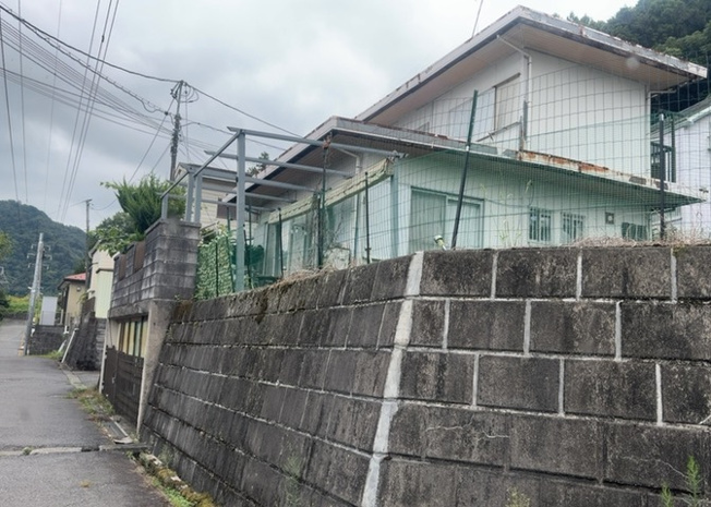 【防犯設備】 | 当然のことではありますが、オートロックやセンサーライト、ホームセキュリティーなどの防犯設備があれば、小さいお子様がいるご家庭も安心ですよね！まず物件購入の際は、防犯設備もチェックするようにしましょう。