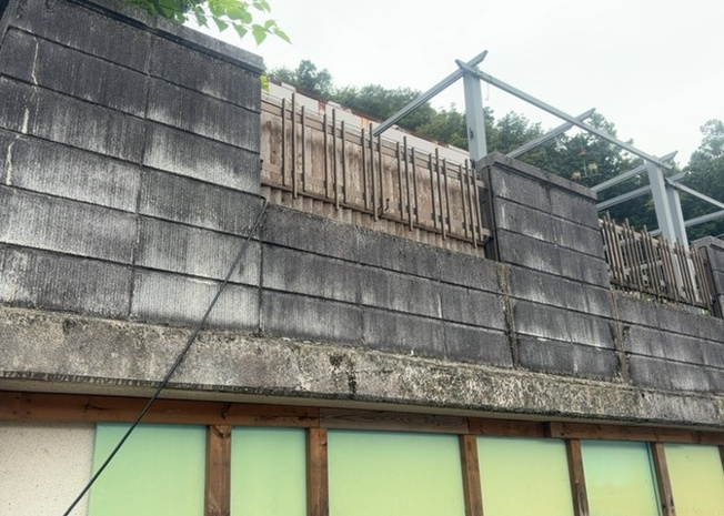 【庭】 | 庭のある家に住むことのメリットとして、子どもたちの遊び場を確保できること、ガーデニングや家庭菜園を楽しめること、明るさを確保できることがあります。また、配置を工夫することでプライバシーが確保できます。