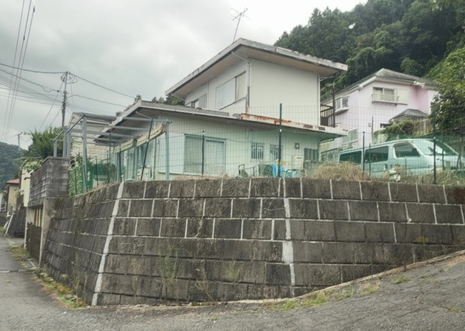 【バルコニー】 | 両面バルコニーは、バルコニーそのものの機能というよりかは設置の仕方による名称です。複数のバルコニーを東西や南東などの相対する場所に設置することで、通風や採光が確保しやすくなるというメリットがあります。