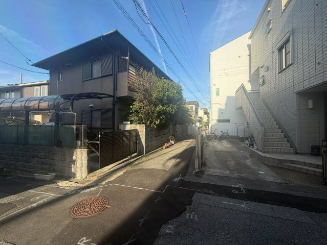 平野区喜連1丁目の前面道路含む現地写真|物件周辺の道路状況です。住宅街ならではの落ち着いた雰囲気で、日々の暮らしをイメージしやすい環境です。