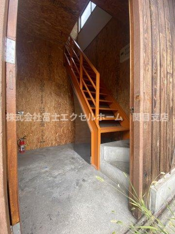 寝屋川市高柳栄町の店舗事務所の玄関