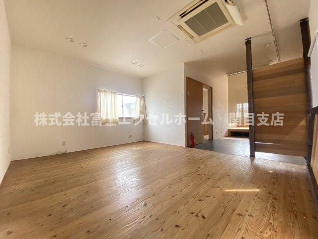 寝屋川市高柳栄町の店舗事務所の内装