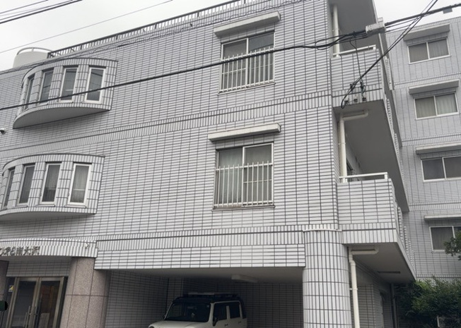 【現況写真】 | アルドーレ南大沢 | 景色重視でお家選ぶをするとスーパーが遠い！学校が遠い！など生活をするうえで利便性で困ることもあります。まず一度現地を見学する際に、周辺の施設などがあるかを確認し、暮らし始めた後のことを想像しましょう。