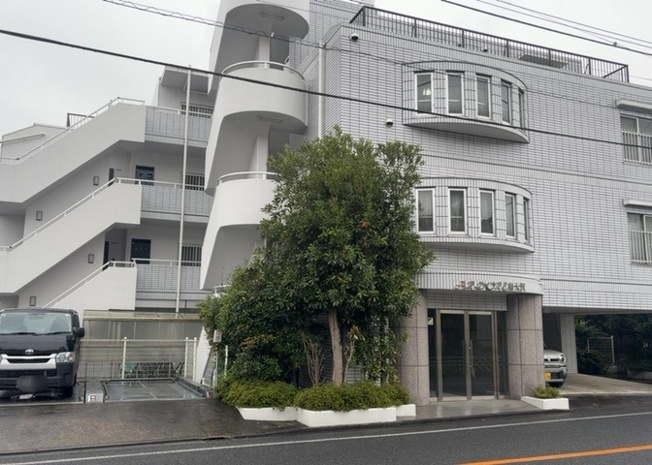 【構造・工法・仕様】 | アルドーレ南大沢 | ＲＣ造、Reinforced Concreteは直訳すると補強されたコンクリートです。主に柱や梁・床・壁が鉄筋とコンクリートで構成おり、鉄筋を組んだ型枠にコンクリートを流し込んで固めたものを指します。