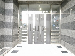 グリアス横浜プルミエールのエントランス