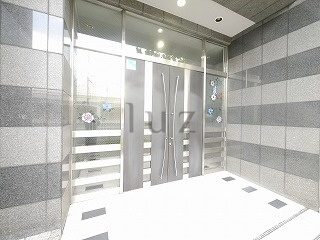 グリアス横浜プルミエールのエントランス
