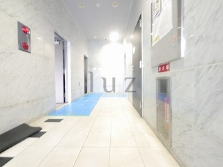 グリアス横浜プルミエールのエントランス