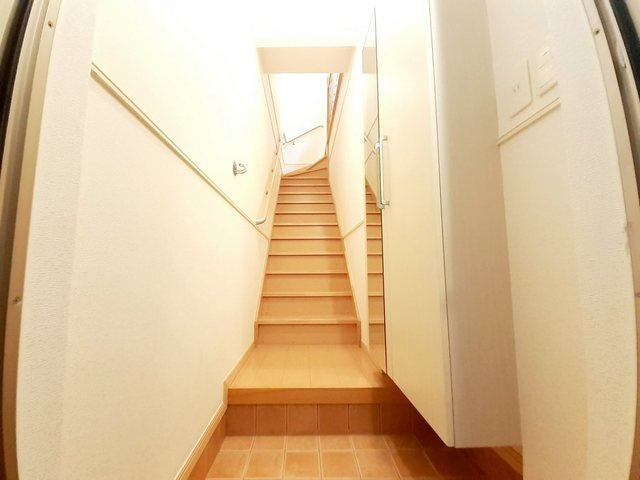 【玄関】 | シエルヒダＡ | 収納もある玄関です