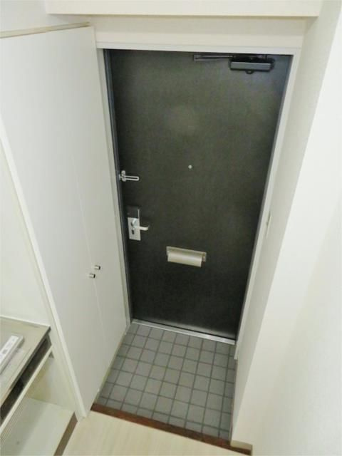 日神パレステージ本駒込の玄関