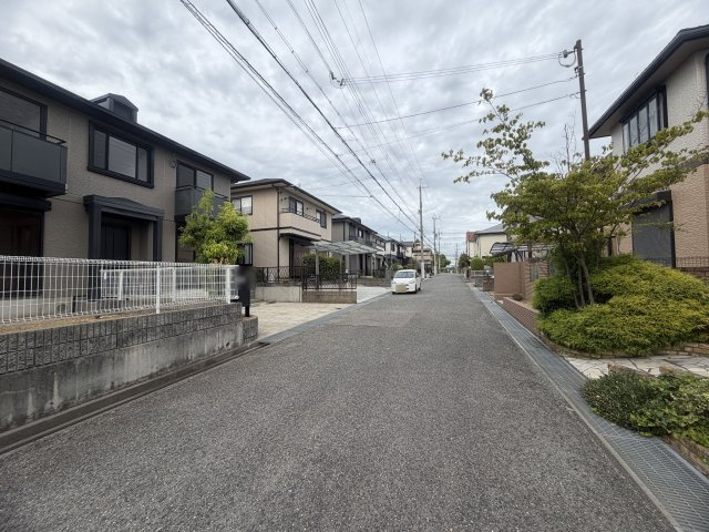 神戸市西区井吹台西町３丁目戸建の前面道路含む現地写真