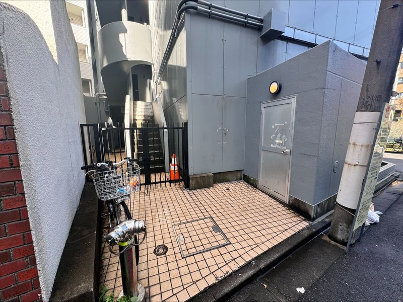 RAYHAUS駒込のエントランス