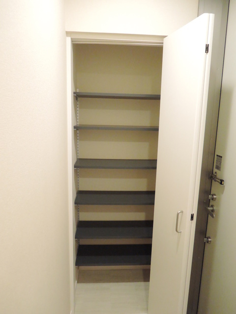 ヒルズ横浜の玄関|たくさん入るシューズボックス