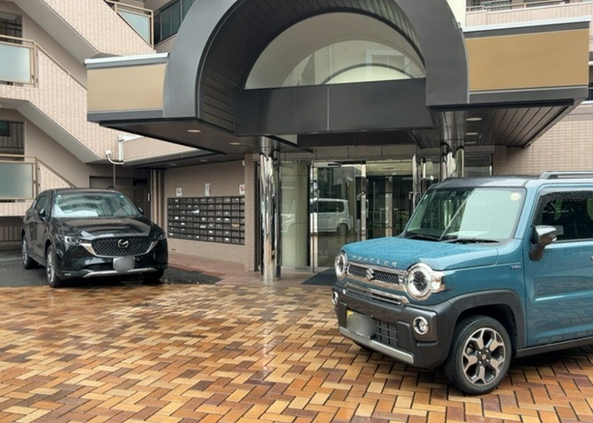 【駐車場】 | ウインベルコーラス古淵 | 敷地内駐車場の空き状況や利用条件については随時確認が必要となります。お車をお持ちの方や今後の購入をご検討中の方は、現地見学の際に担当スタッフへお気軽にお問い合わせの上、敷地内をご確認くださいませ。