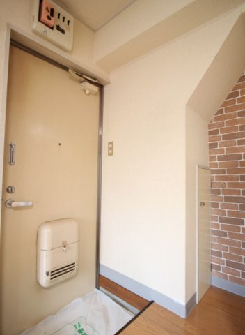 コーポ滝野川の玄関