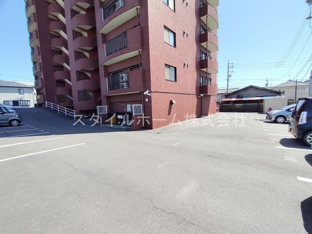 フィオーレ豊橋の駐車場