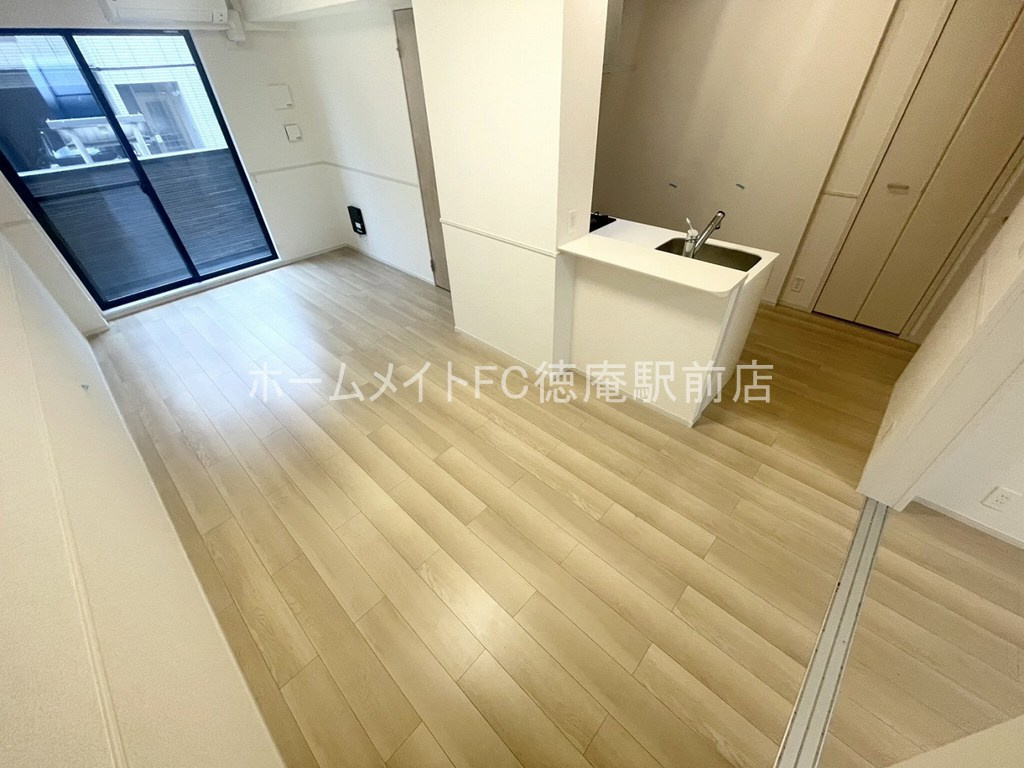 大阪市城東区東中浜１丁目のアパートの居間・リビング