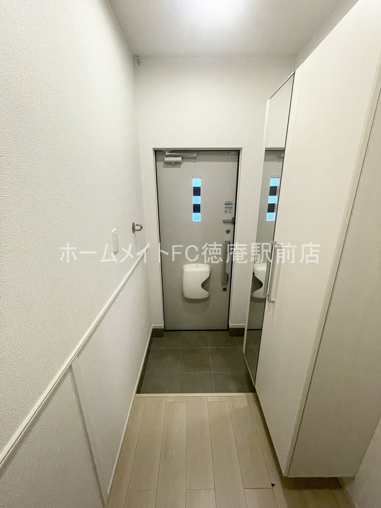 大阪市城東区東中浜１丁目のアパートの玄関