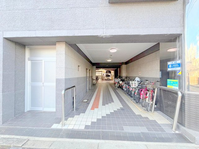 新大阪川島マンションのエントランス