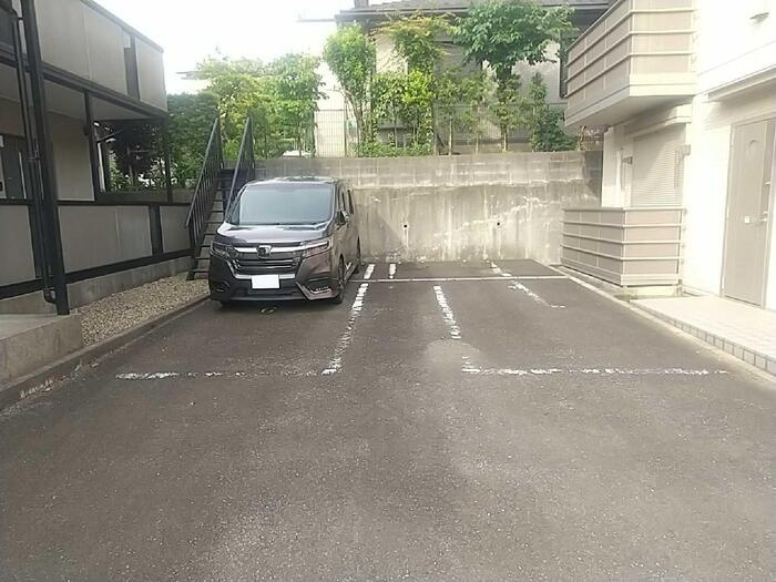 トレゾールの駐車場