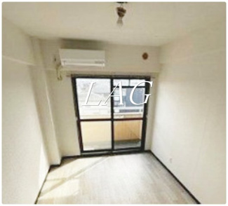 【居間・リビング】 | ロイヤルコートⅠ | 洋室のお部屋です。