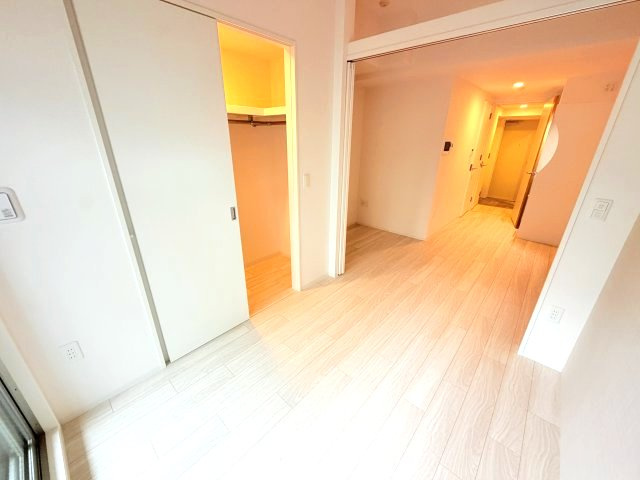 セレニテ西元町アリエの洋室