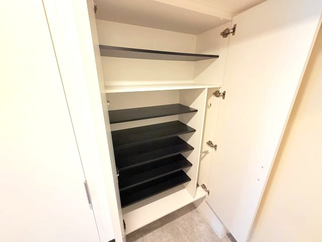 セレニテ西元町アリエの収納