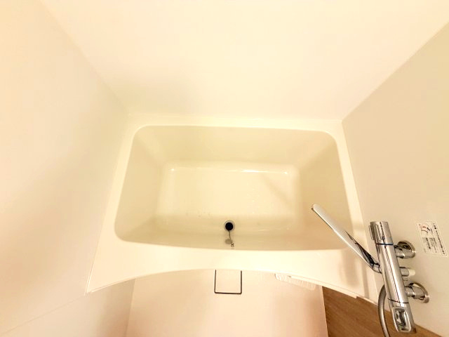 セレニテ西元町アリエの浴室