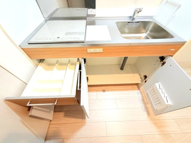 セレニテ西元町アリエのキッチン