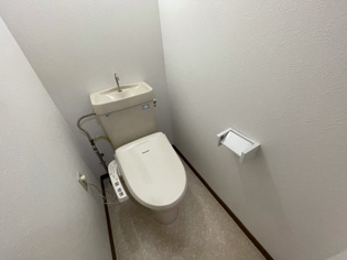 シンプルで使いやすいトイレです♪