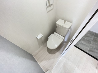 シンプルで使いやすいトイレです♪
