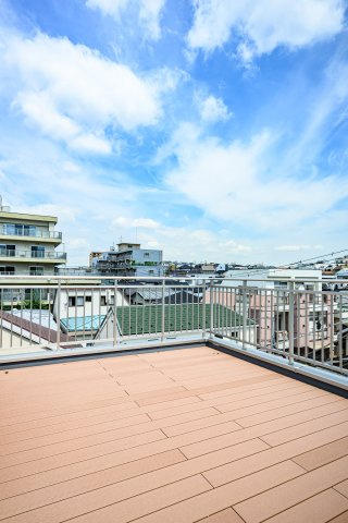 自由が丘駅徒歩圏！建物180平米・大型ルーフバルコニー！の展望