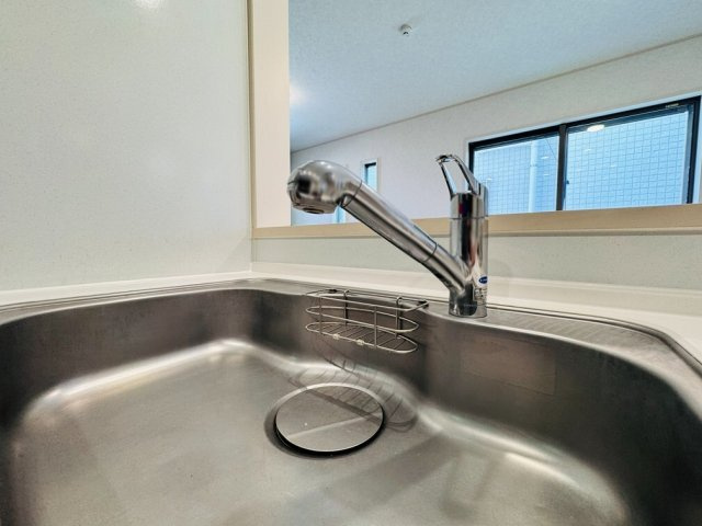【設備】 | 中野区上鷺宮1丁目　中古一戸建住宅　（成増店） | 【カートリッジ式浄水器内蔵水栓】蛇口一体型でシンク周りはスッキリ。お料理にも手軽に美味しい浄水を。