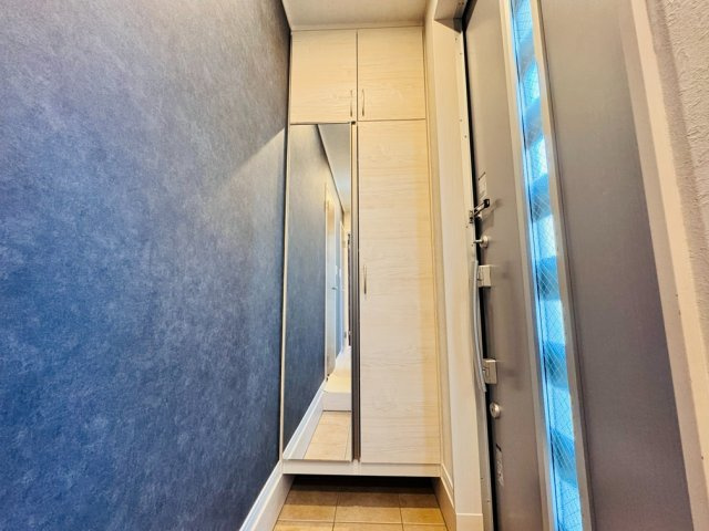 【玄関】 | 中野区上鷺宮1丁目　中古一戸建住宅　（成増店） | 大容量の姿見付シューズボックスで玄関もスッキリ