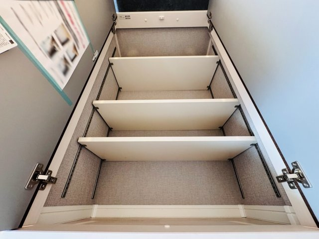 【収納】 | 中野区上鷺宮1丁目　中古一戸建住宅　（成増店） | 階段上を活用した廊下内収納
