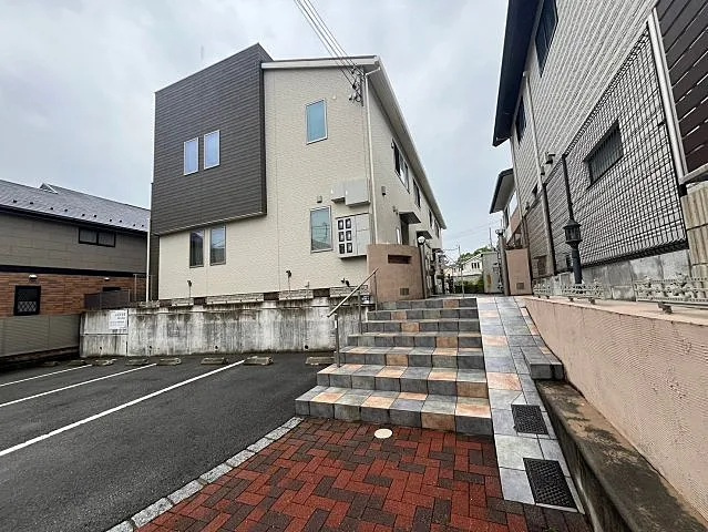 神戸市東灘区西岡本４丁目のタウンの駐車場