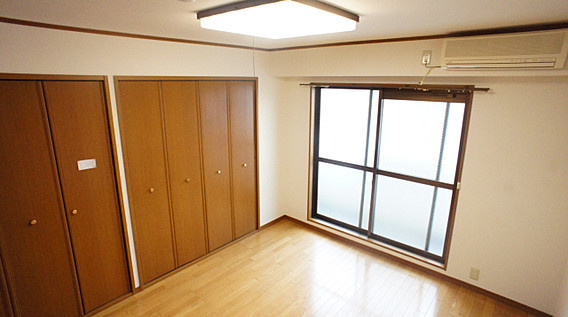 神戸市中央区中山手通７丁目の賃貸マンションの洋室
