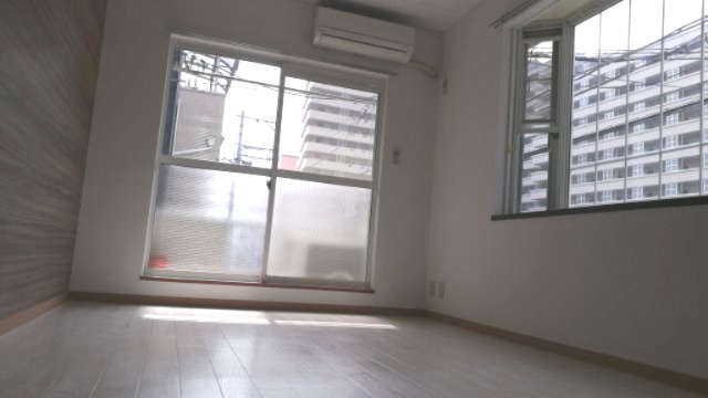 神戸市東灘区本山南町７丁目のアパートの居間・リビング