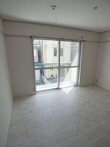 神戸市中央区中山手通２丁目の賃貸マンションの居間・リビング