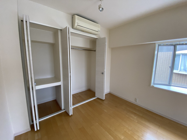 芦屋市川西町の賃貸マンションの洋室