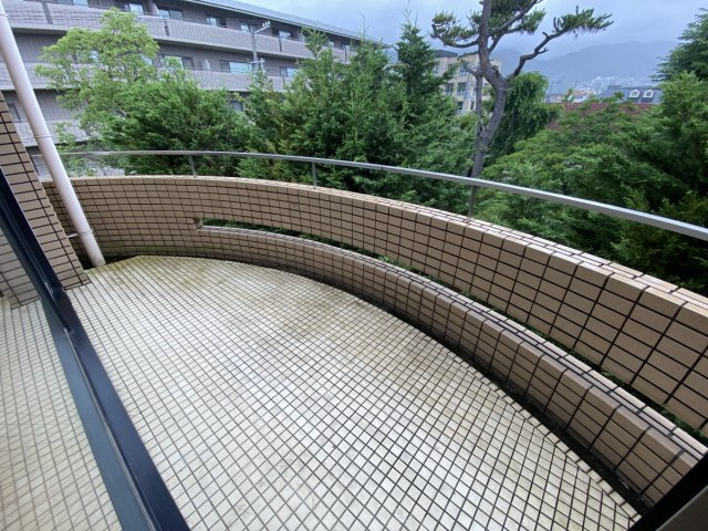 芦屋市川西町の賃貸マンションのバルコニー